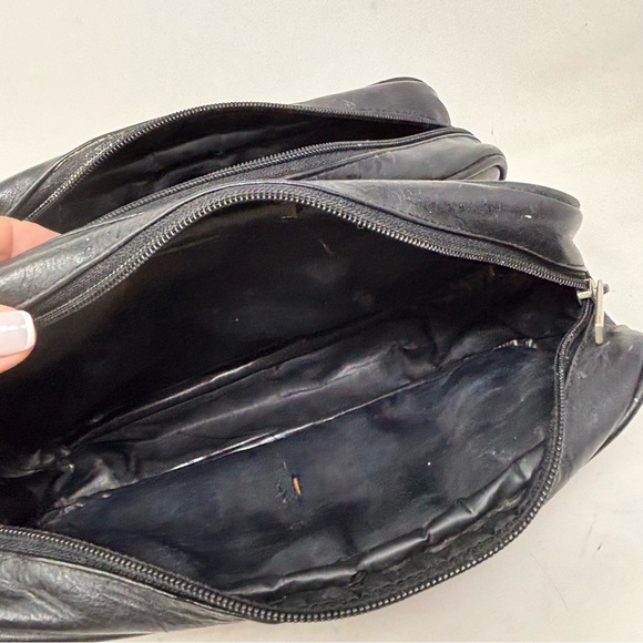 BROOKSTONE Men’s Black Leather Double Compartment Toiletry Dopp Bag 8” X 4” X 4” - Picture 8 of 9